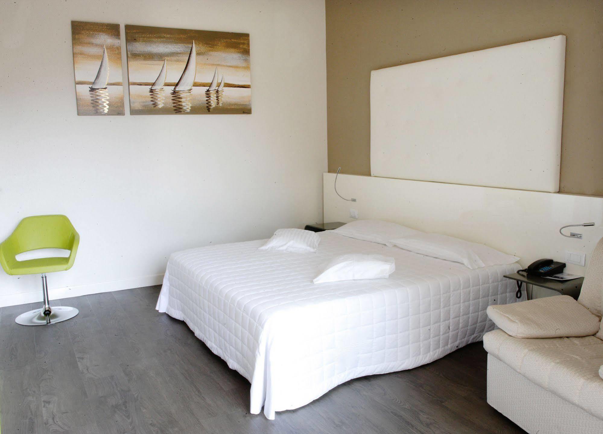 Desenzano 4*